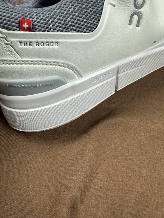 On Running THE ROGER Advantage Sneakers White Gray Grey Men\'s Shoes Size 8.5 M main image 12